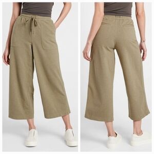 Athleta Farallon Heathered Olive Green Wide Leg Crop Pants size 8